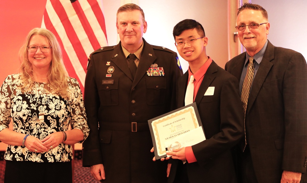 Illinois Army National Guard Commander Helps Award Scholarships in Names of Fallen Warriors