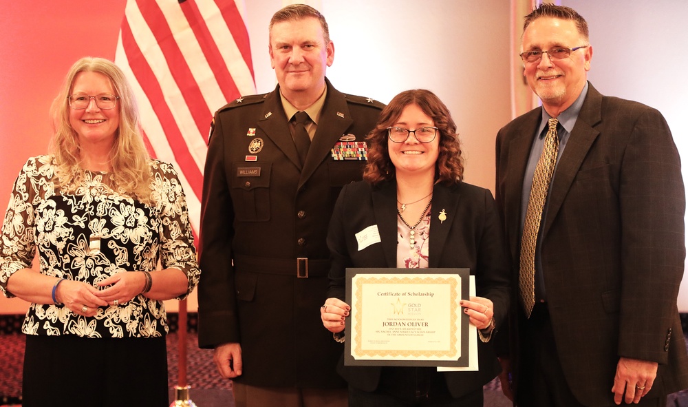 Illinois Army National Guard Commander Helps Award Scholarships in Names of Fallen Warriors