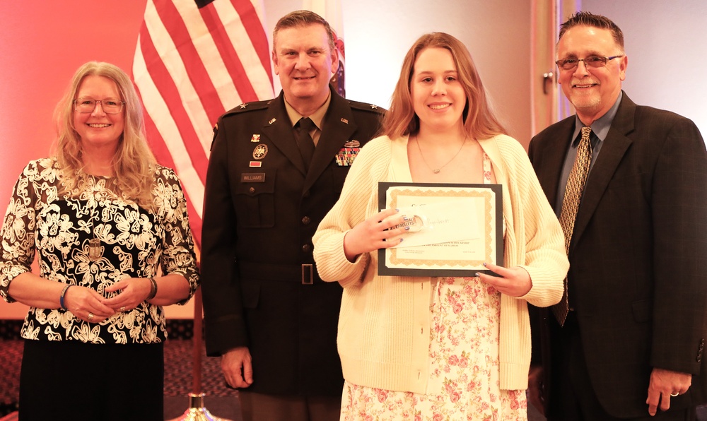 Illinois Army National Guard Commander Helps Award Scholarships in Names of Fallen Warriors