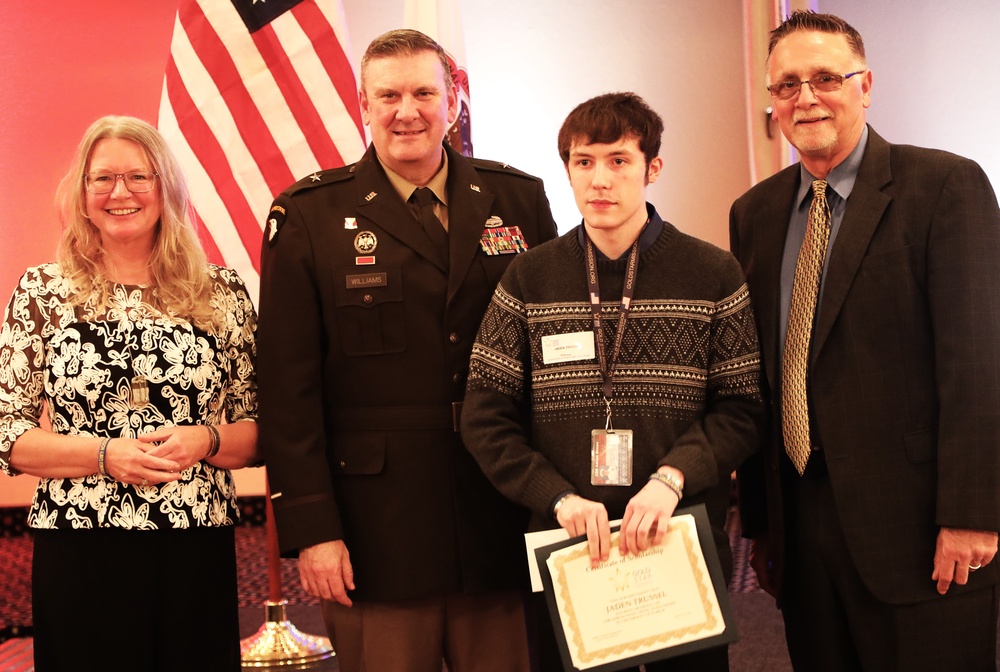 Illinois Army National Guard Commander Helps Award Scholarships in Names of Fallen Warriors