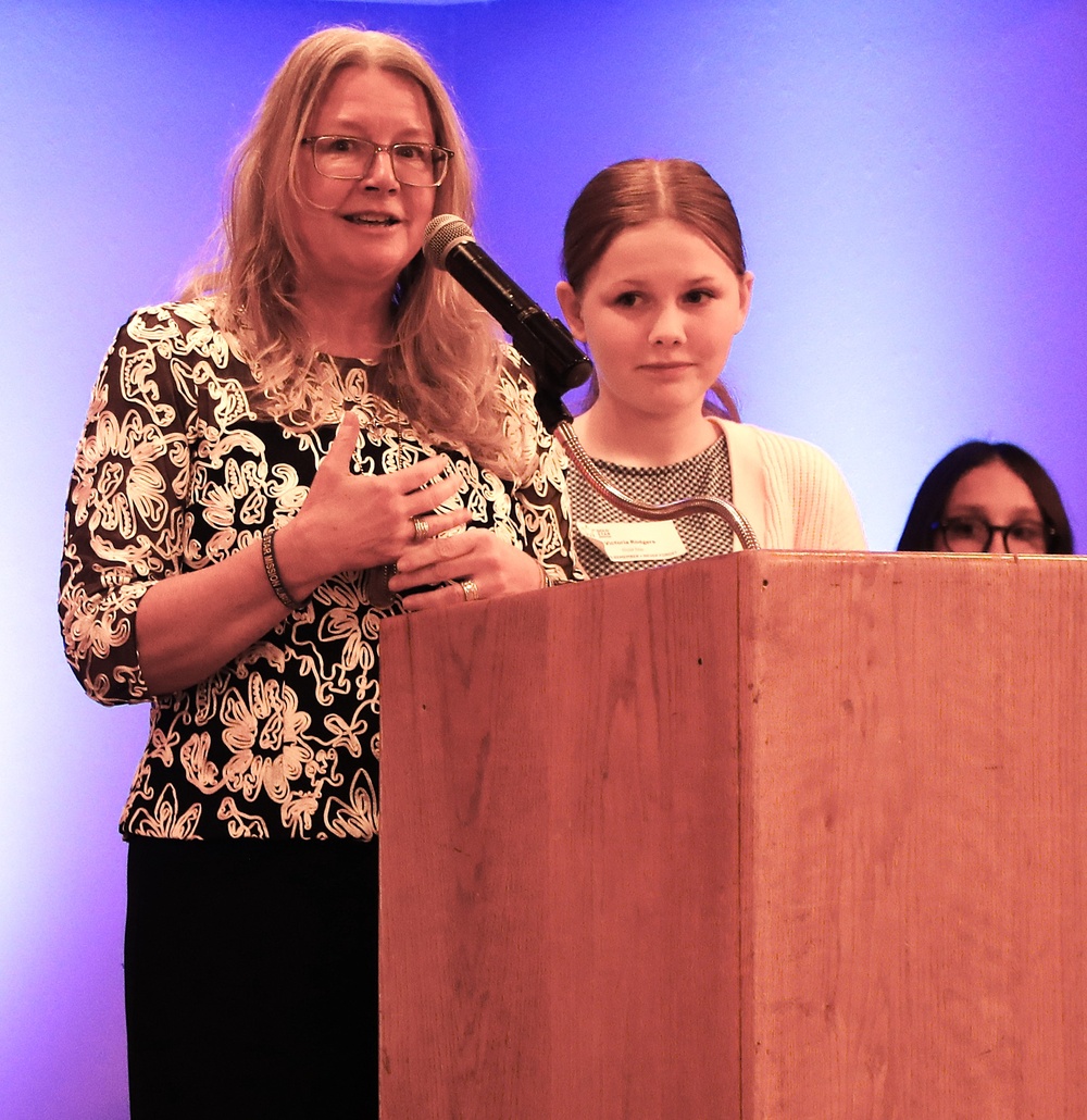Illinois Army National Guard Commander Helps Award Scholarships in Names of Fallen Warriors