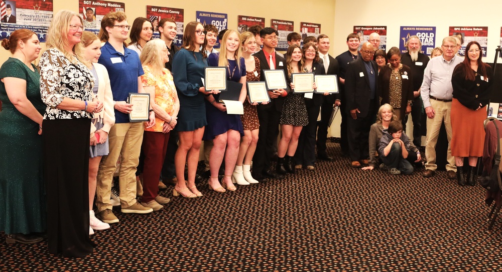 Illinois Army National Guard Commander Helps Award Scholarships in Names of Fallen Warriors