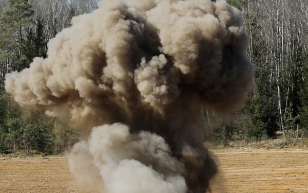 Regiment Engineer Squadron Soldiers conduct demolition range