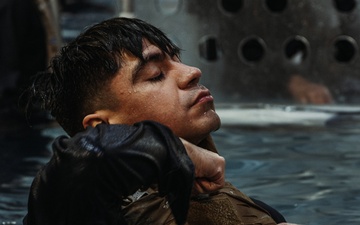 26th MEU Conducts Underwater Egress Training