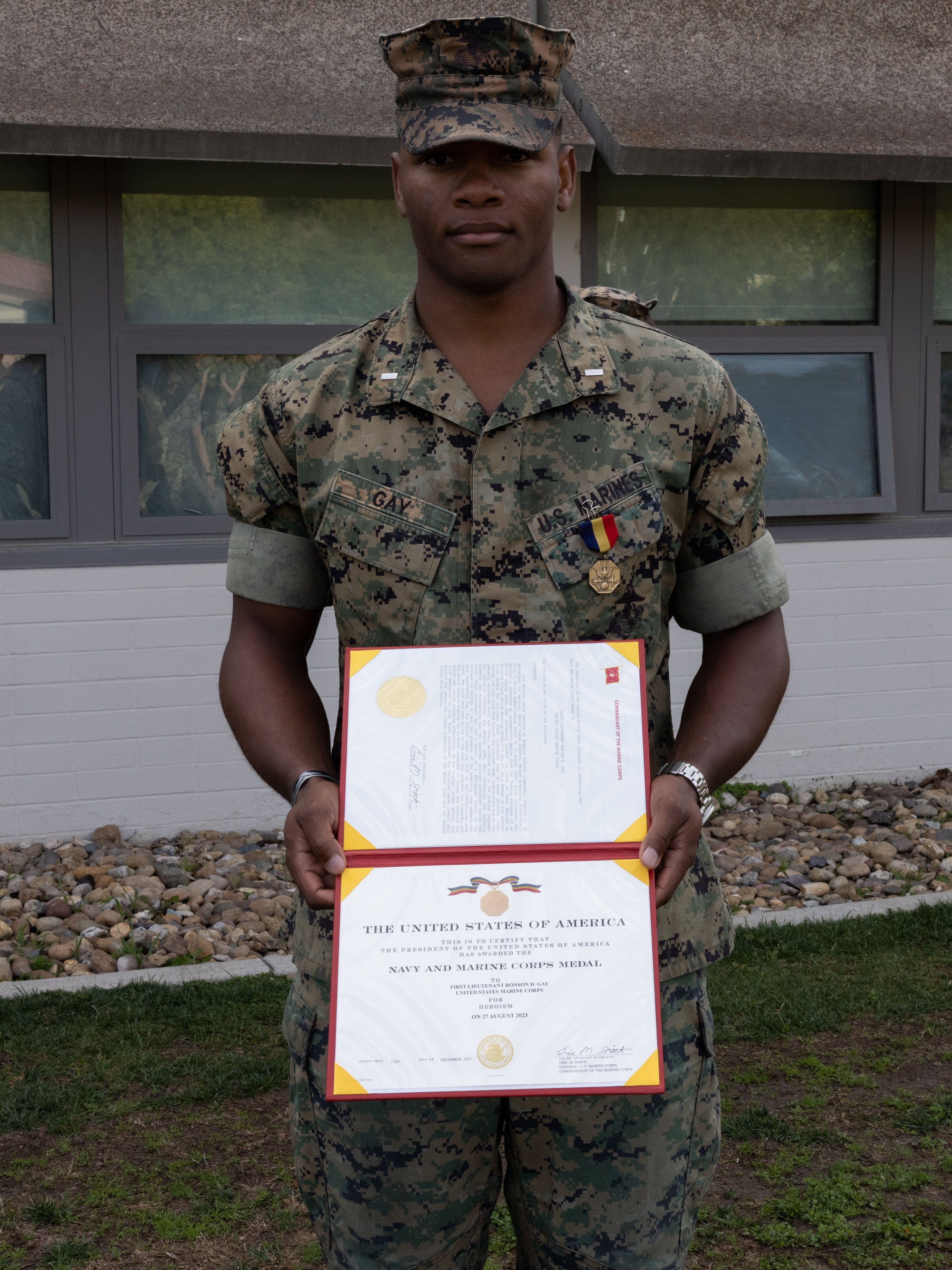 DVIDS - Images - Marines receive Navy and Marine Corps Medal for