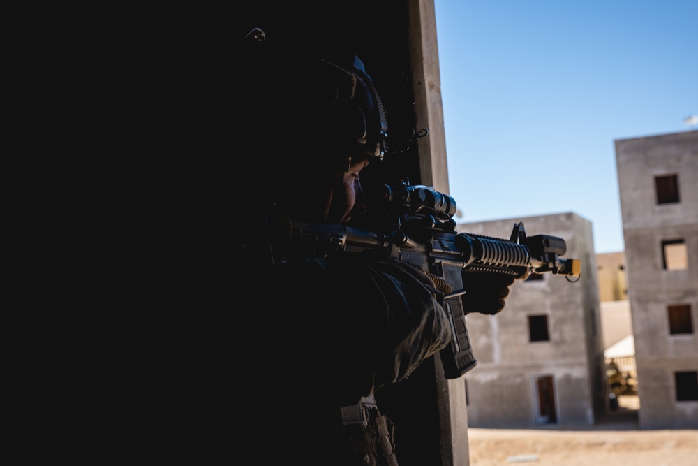 3/5 conducts urban defensive operations during MAGTF Warfighting Exercise 1-25