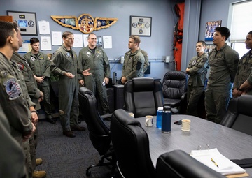 Vice Adm. Gumbleton visits HSM-46 at Naval Air Station Jacksonville