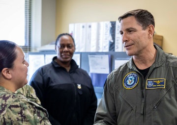 Vice Adm. Gumbleton visits HSM-46 at Naval Air Station Jacksonville