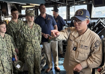 USS Carl M. Levin (DDG 120) hosts sea cadets