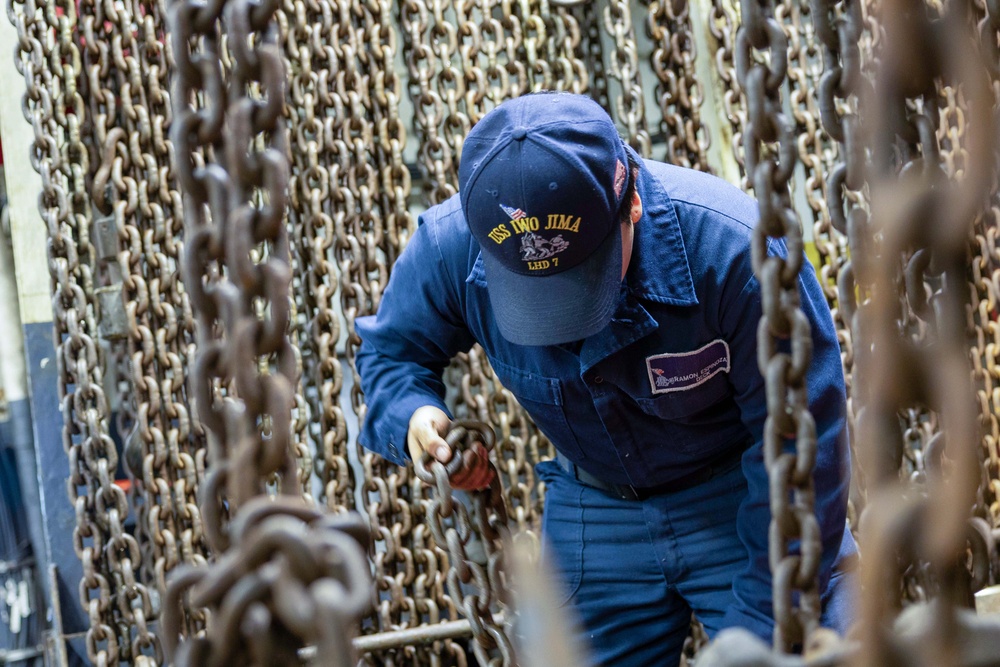 Sailor Restows Chains onboard USS Iwo Jima