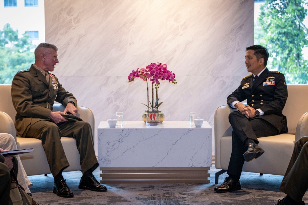 Commandant, Gen. Eric M. Smith, Visits the Ministry of Defence in Singapore
