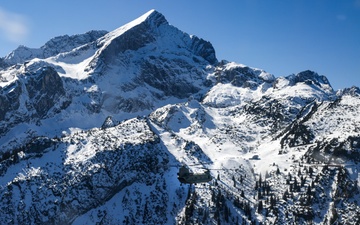 U.S. Army Chinook pilots conduct high altitude training in the German Alps