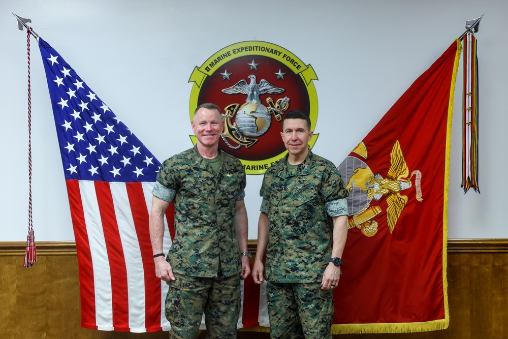 Lt. Gen Benjamin T. Watson meets with II MEF Deputy Commanding General