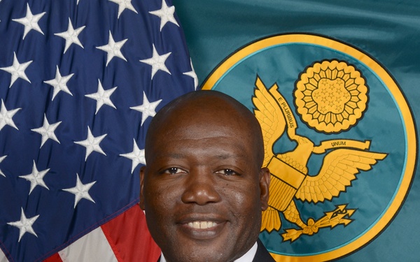 Command Photo for LTC Omar L. McKen