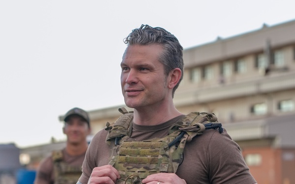 SECDEF meets with NSW Sailors