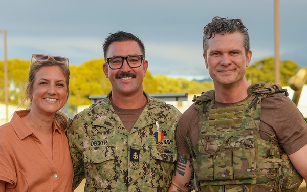 SECDEF meets with NSW Sailors