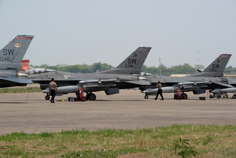 77 EFS, EFGS showcase U.S. airpower at Cope Tiger 25
