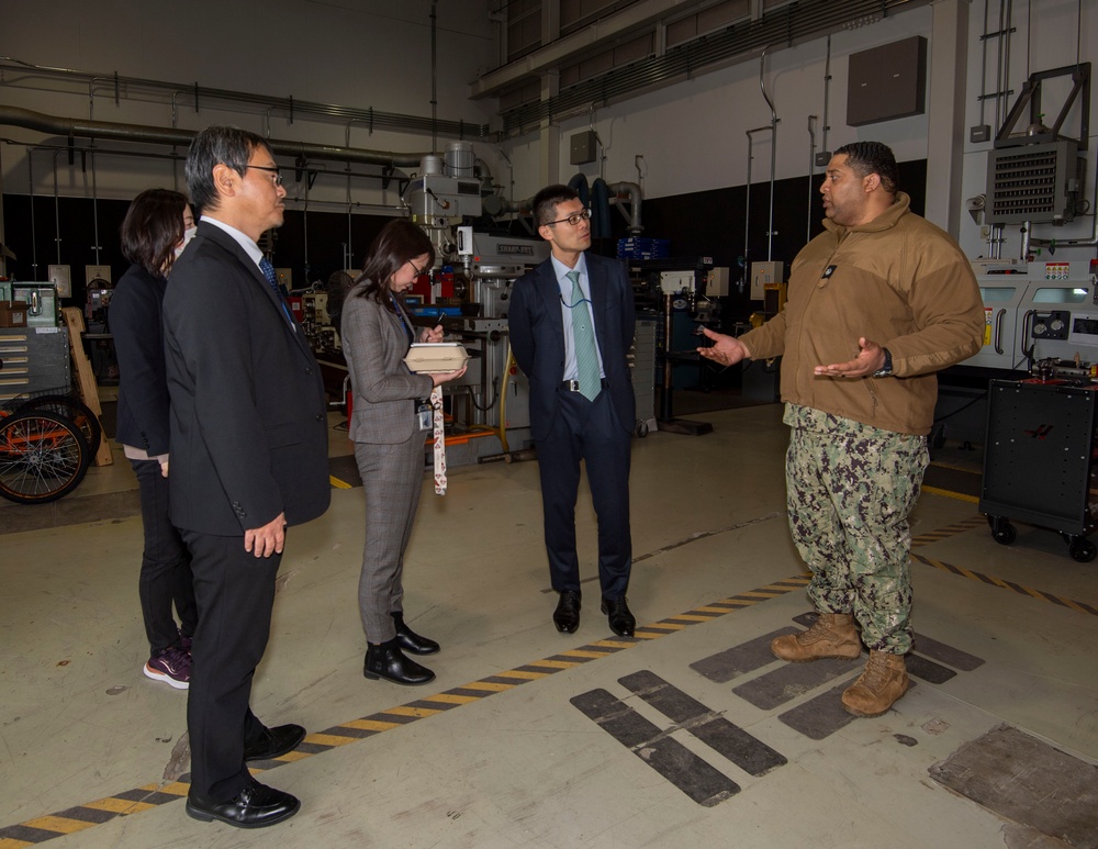 KDB visits Yokose Landing Craft Air Cushion (LCAC) Facility