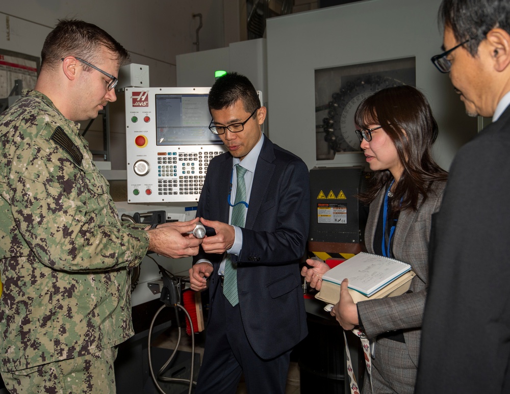 KDB visits Yokose Landing Craft Air Cushion (LCAC) Facility