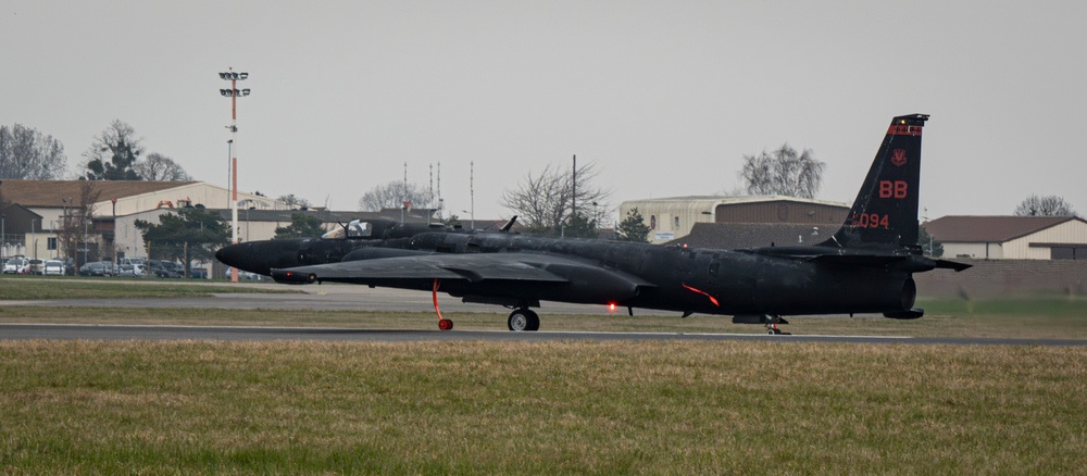 95th RS, 99th ERS Conduct Divert Training