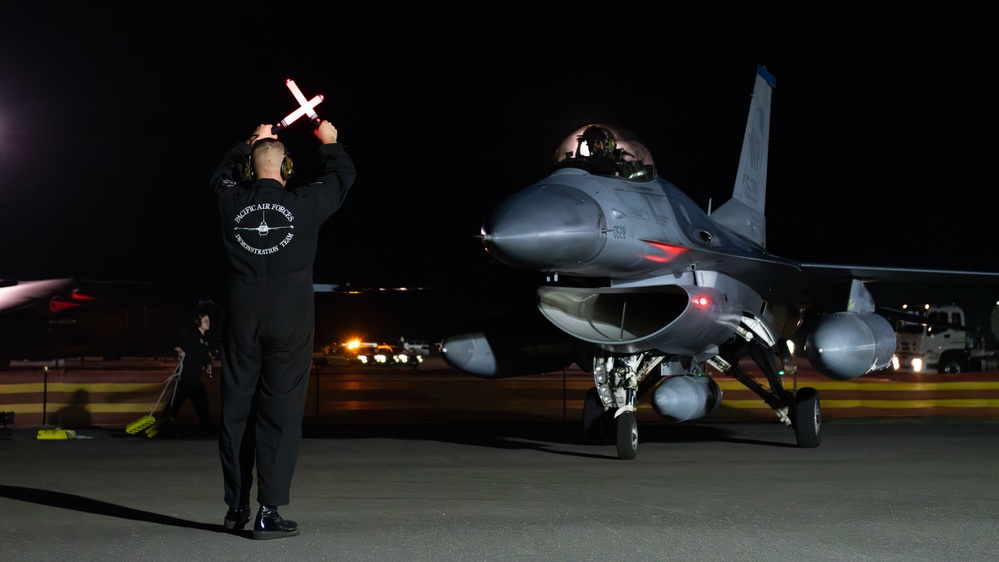 Pacific Air Forces F-16 Demonstration Team receives 7th Air Force jets at Avalon Australian International Airshow 2025