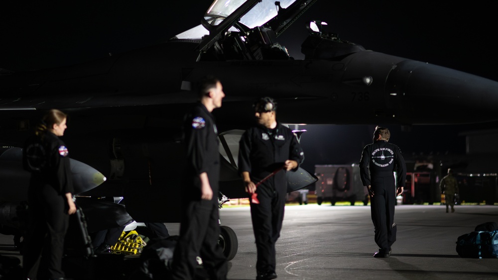 Pacific Air Forces F-16 Demonstration Team receives 7th Air Force jets at Avalon Australian International Airshow 2025