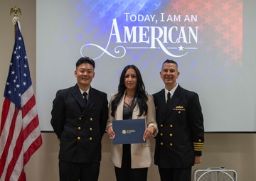 RLSO Westpac Hosts Naturalization Ceremony Aboard CFAY
