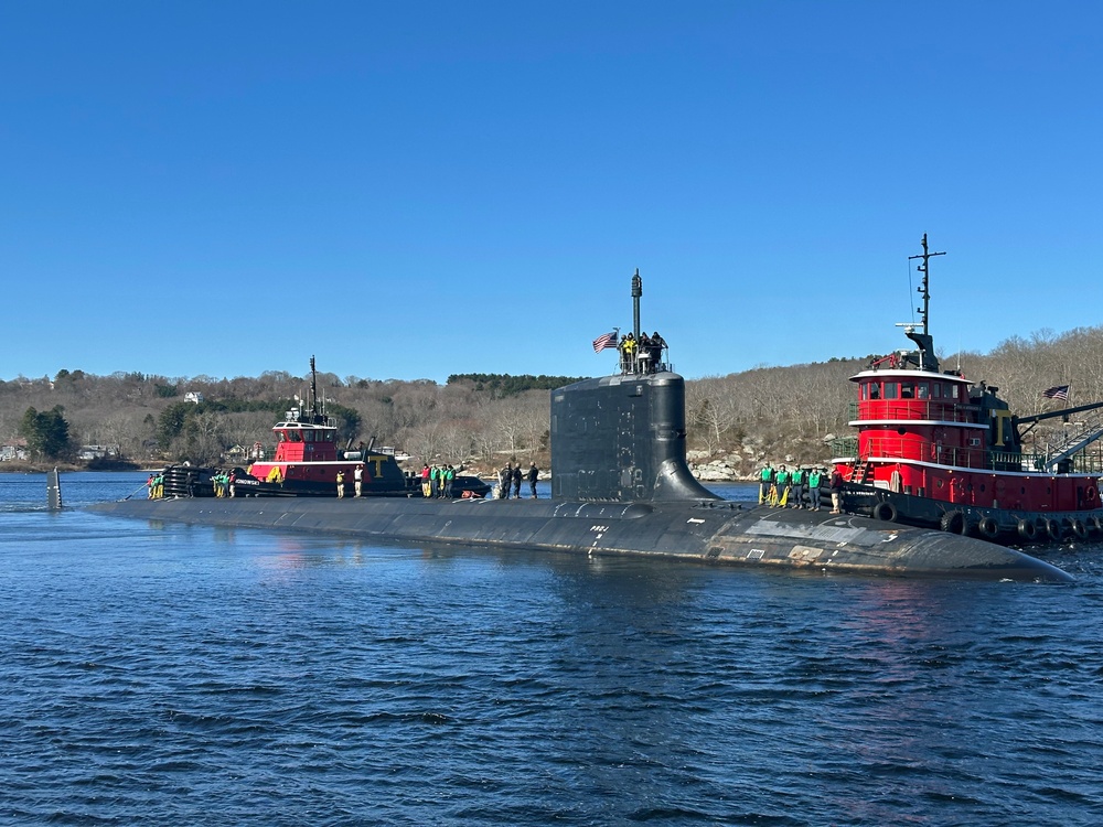 PCU Iowa arrives to Naval Submarine Base New London
