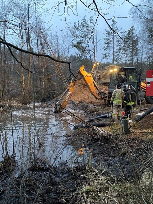 Recovery Efforts Continue at Site of Submerged Vehicle in Search for Missing Soldiers