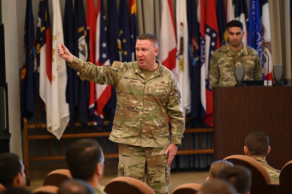 Lt. Gen Robinson visits VSFB