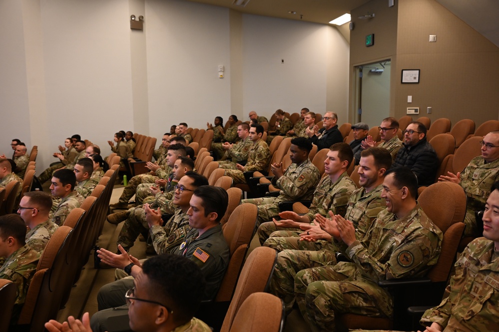 Lt. Gen Robinson visits VSFB
