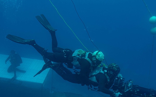 U.S. Navy SEAL Aquarius Dive Training