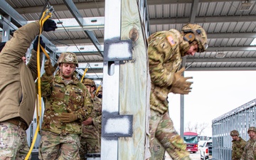 Nebraska Airborne Soldiers take to sky with Oklahoma, Texas partners