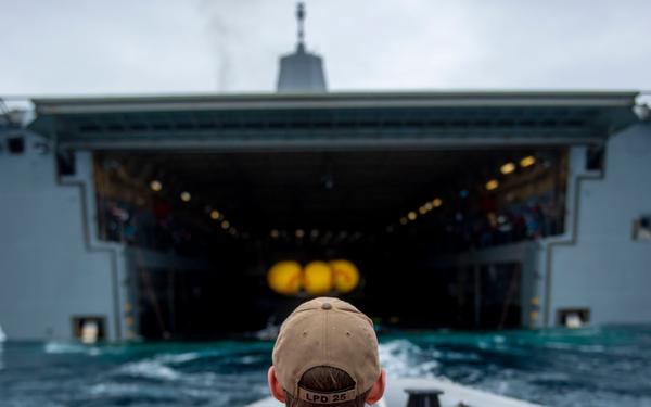 URT-12: USS Somerset conducts small boat operations during recovery tests for NASA