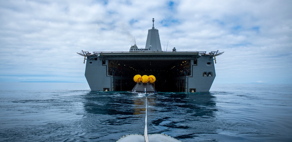 URT-12: USS Somerset conducts small boat operations during recovery tests for NASA