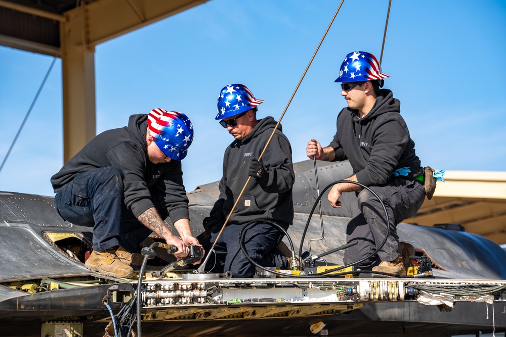 309th expeditionary depot team maximizes F-16 resources.