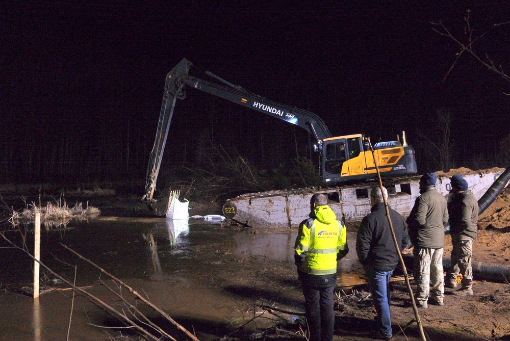 Recovery Efforts Continue at Site of Submerged Vehicle in Search for Missing Soldiers
