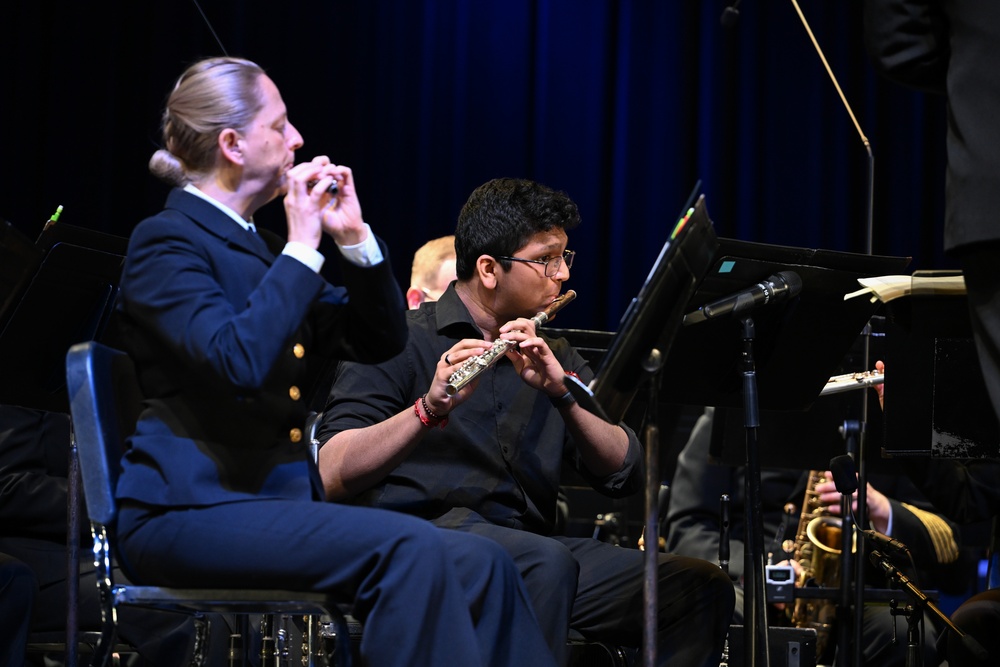 U.S. Navy Band performs school concert in Oviedo