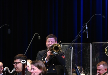 U.S. Navy Band performs school concert in Oviedo