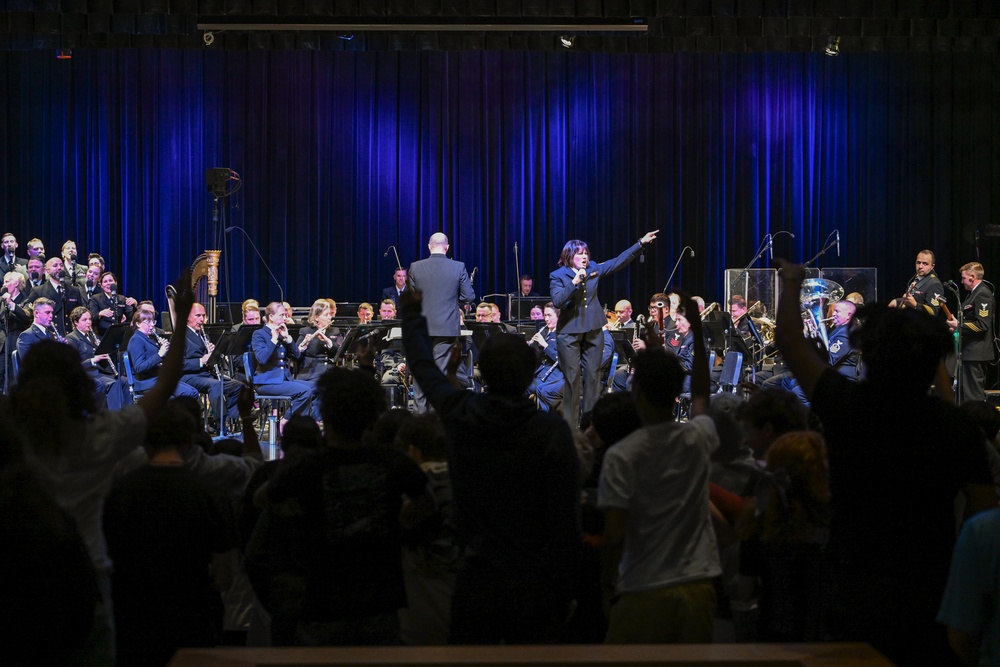 U.S. Navy Band performs school concert in Oviedo