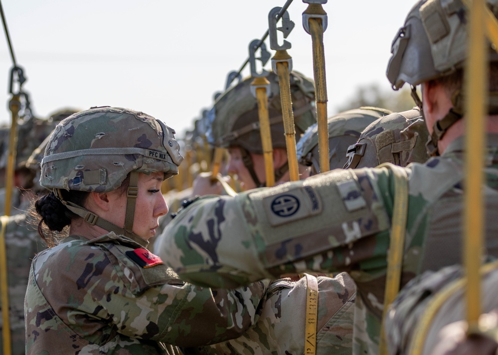 2ND BCT Conducts Sustained Airborne Training Prior to Joint Forcible Entry Operation, JRTC 25-05.