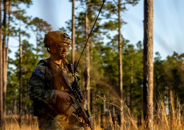 1-325th AIR dig hasty fighting positions, JRTC 25-05