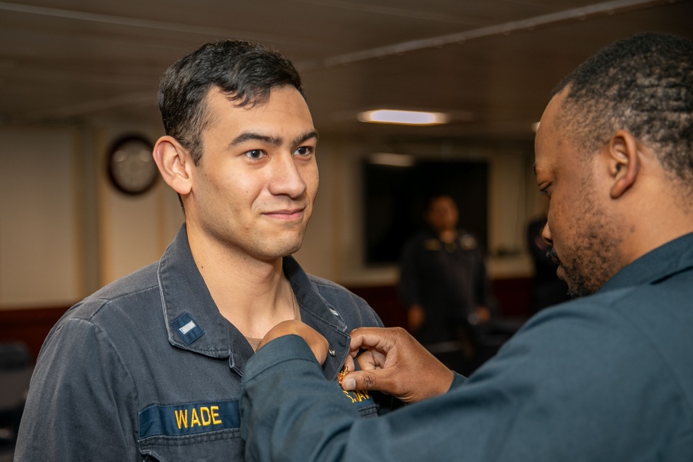 Tripoli Sailors Receive Surface Warfare Officer Pins
