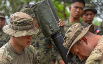Philippine, U.S. Soldiers Conduct Mortar Training During Salaknib 25