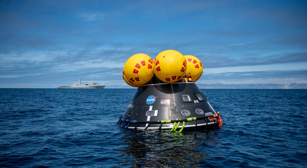 URT-12: NASA engineers and Sailors begin recovery-at-sea training