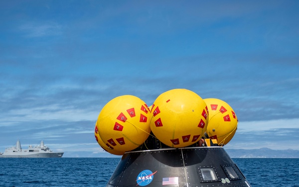 URT-12: NASA engineers and Sailors begin recovery-at-sea training