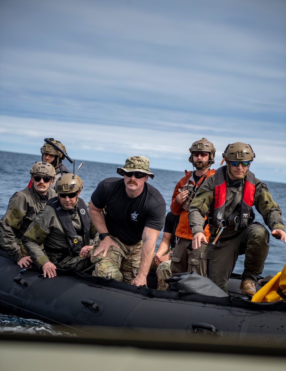 URT-12: NASA engineers and Sailors begin recovery-at-sea training