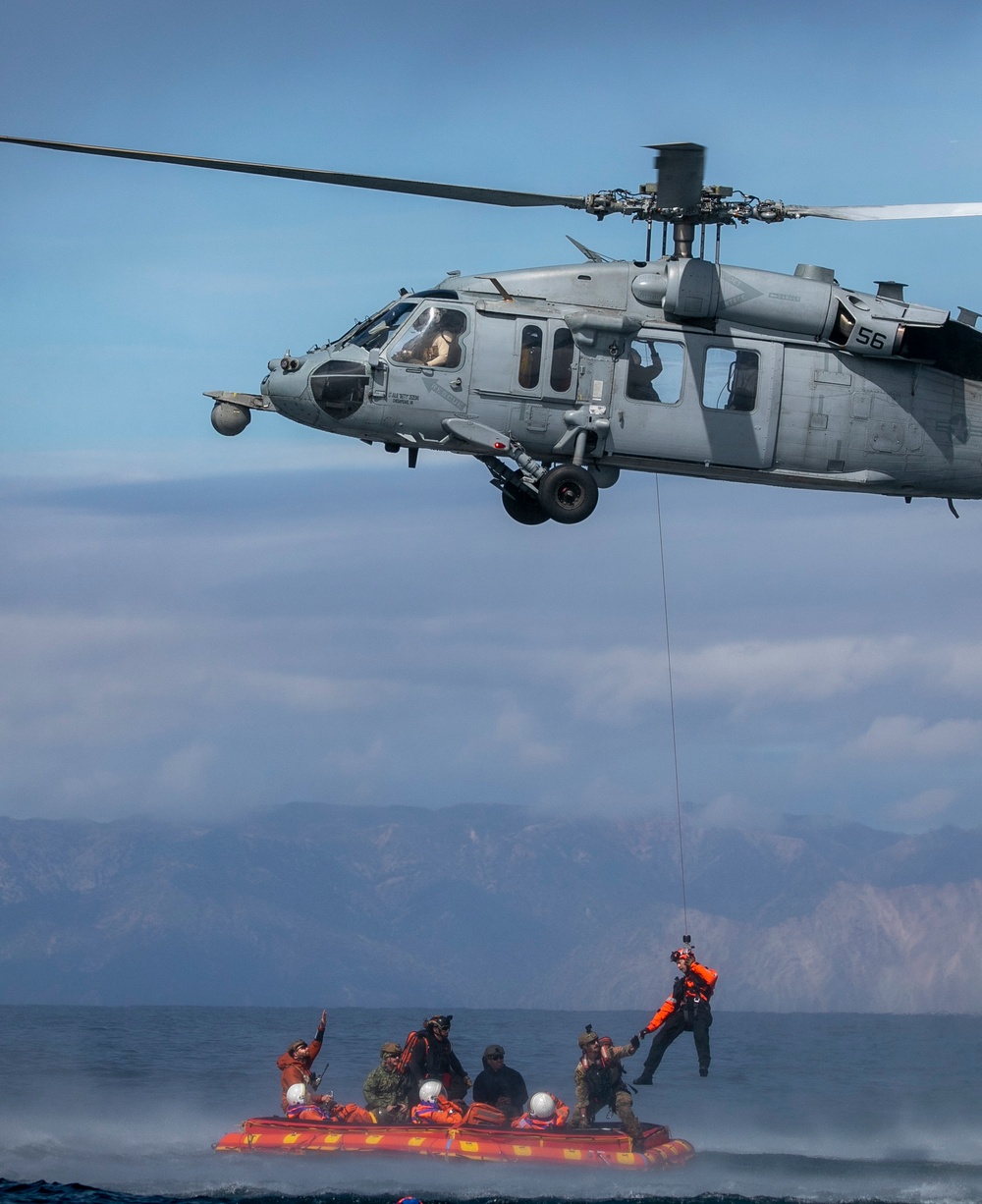 URT-12: NASA engineers and Sailors begin recovery-at-sea training