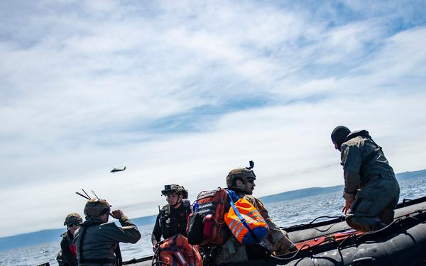 URT-12: NASA engineers and Sailors begin recovery-at-sea training