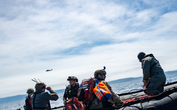 URT-12: NASA engineers and Sailors begin recovery-at-sea training